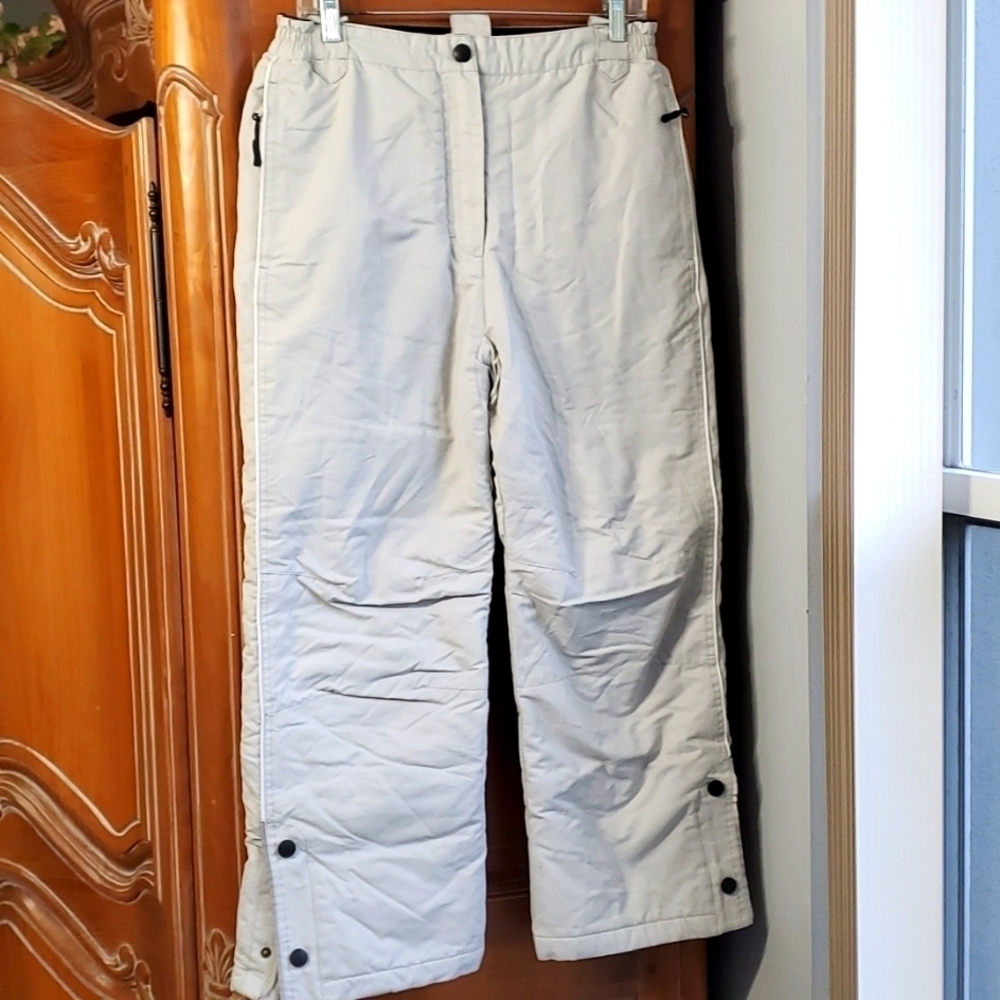 Snow pants, no size..‎ Maybe kids lg or Women's sm. NEW WITH TAGS. GRAY